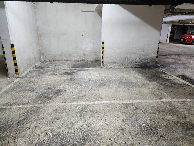 又一居車位